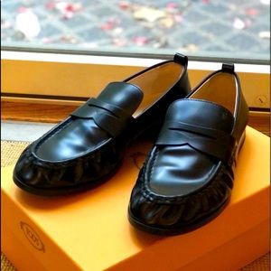Tod’s Black Leather Loafers Like New sz 38
